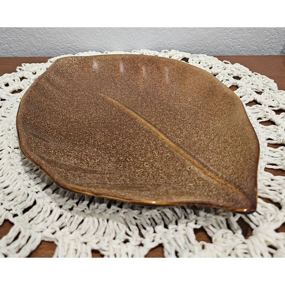 Two Oneida Brown‎ Leaf Serving/Appetizer Dishes